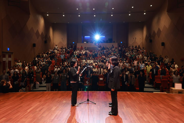 [영동=뉴시스] 충북 영동군과 영동지역 여성단체가 2일 오후 영동읍 영동복합문화예술회관에서 2026년 양성평등주간 기념식을 진행하고 있다. (사진=영동군 제공) 2026.09.02. photo@newsis.com *재판매 및 DB 금지