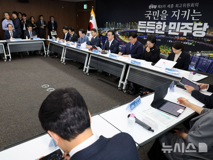 [세종=뉴시스] 배훈식 기자 = 김민석 더불어민주당 대표가 2일 오전 세종시 세종시청에서 열린 최고위원회의에서 발언하고 있다. 2026.09.02. dahora83@newsis.com