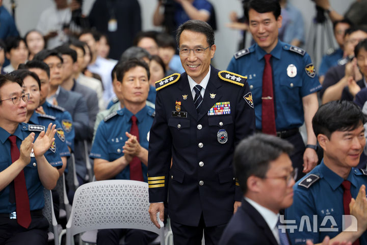 [서울=뉴시스] 홍효식 기자 = 유재성 경찰청장 직무대행이 2일 서울 서대문구 경찰청에서 열린 이임식에 참석하고 있다. 2026.09.02. yesphoto@newsis.com