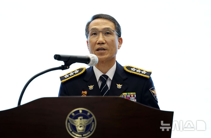 [서울=뉴시스] 홍효식 기자 = 유재성 경찰청장 직무대행이 2일 서울 서대문구 경찰청에서 열린 이임식에서 이임사를 하고 있다. 2026.09.02. yesphoto@newsis.com