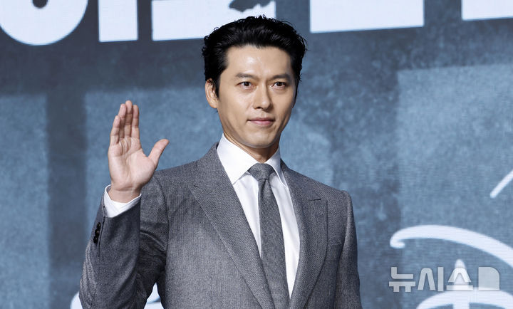 [서울=뉴시스] 김혜진 기자 = 배우 현빈이 2일 오전 서울 영등포구 콘래드 호텔에서 열린 디즈니 플러스 시리즈 '메이드 인 코리아 시즌2' 제작발표회에서 포즈를 취하고 있다. 2026.09.02. jini@newsis.com