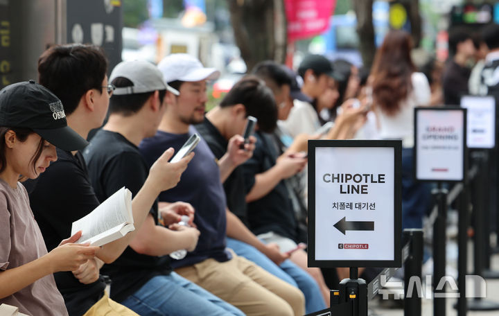 미국 멕시칸 '치폴레' 한국 상륙… 오픈 첫날 3시간 대기열 폭발