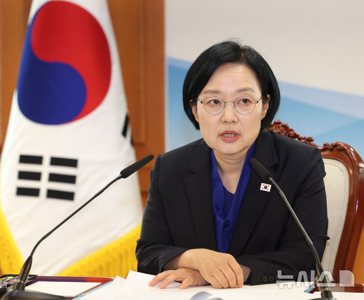 [서울=뉴시스] 조수정 기자 = 한성숙 국무총리가 2일 오후 서울 종로구 정부서울청사에서 열린 제1회 해상풍력발전위원회 회의를 주재하고 있다. 2026.09.02. chocrystal@newsis.com