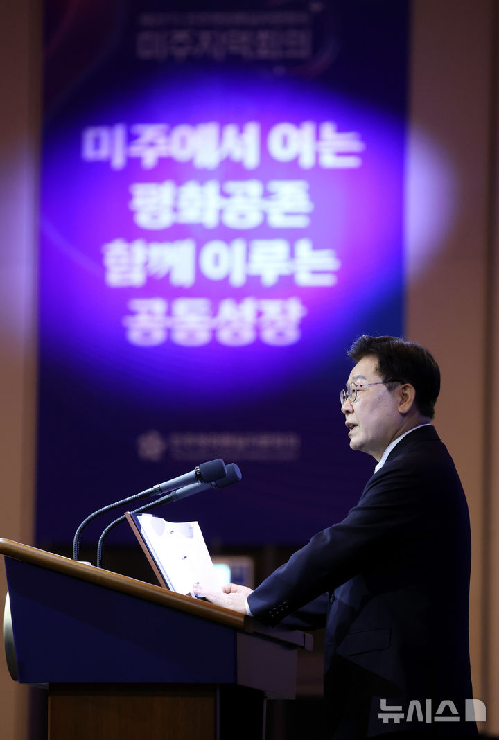 [인천=뉴시스] 김진아 기자= 이재명 대통령이 2일 인천 인스파이어 리조트에서 열린 제22기 민주평통 미주지역 회의 평화공존 정책 대화에서 격려사를 하고 있다. 2026.09.02. bluesoda@newsis.com