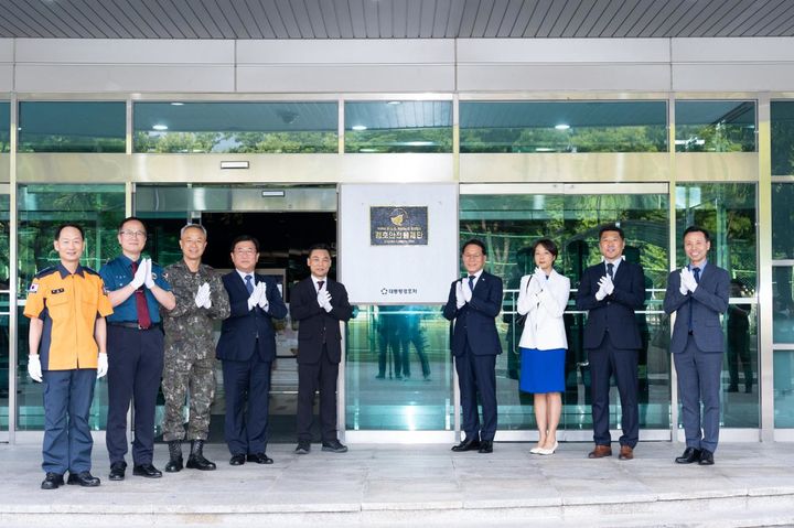 [서울=뉴시스]2026년 제1차 한·중앙아시아 정상회의 경호안전통제단 종합상황실이 2일 서울 종로구 대통령경호처 부속청사에서 현판 제막식을 열고 본격적인 운영을 시작했다. (사진=대통령경호처 제공) 2026.09.03 *재판매 및 DB 금지