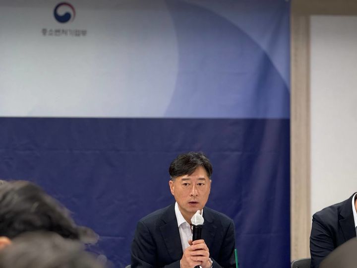 [서울=뉴시스] 박용순 중소벤처기업부 중소기업정책실장이 3일 서울에서 열린 신안보 혁신기업 육성 실무협의체 제2차 회의에서 신안보 혁신기업 육성 방안을 설명하고 있다. (사진=중소벤처기업부 제공) 2026.9.3. photo@newsis.com *재판매 및 DB 금지