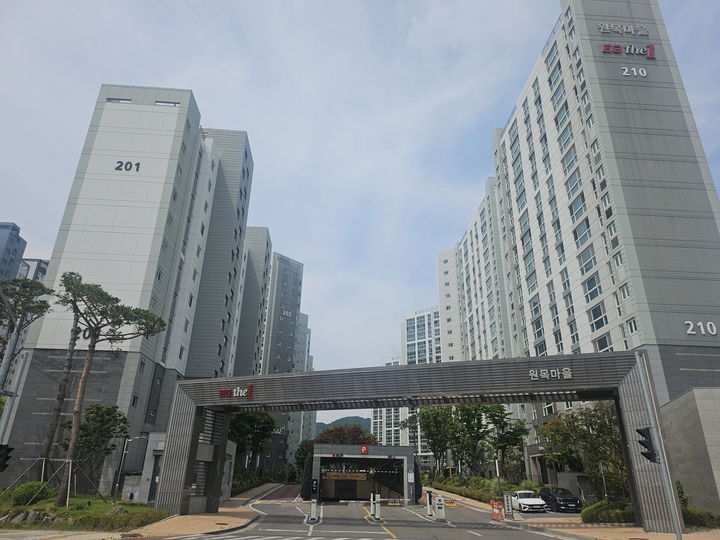 [예산=뉴시스] 내포신도시 원목마을 이지더원2차아파트. (사진=예산군 제공) 2026.09.03. photo@newsis.com *재판매 및 DB 금지