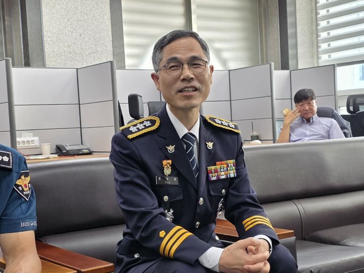 [인천=뉴시스] 전예준 기자 = 유승렬 신임 인천경찰청장이 3일 인천경찰청 기자실에서 기자들과 간담회를 하고 있다. 2026.09.03. kok@newsis.com *재판매 및 DB 금지