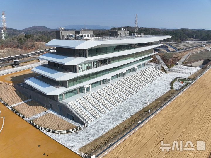 렛츠런파크 영천 관람대