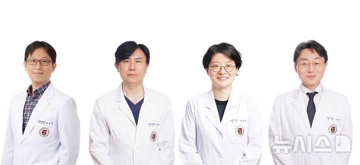 [서울=뉴시스] 왼쪽부터 김근주·남명현 고려대학교 안암병원 진단검사의학과 교수, 윤영경·손장욱 감염내과 교수. (사진= 고려대학교 안암병원 제공)