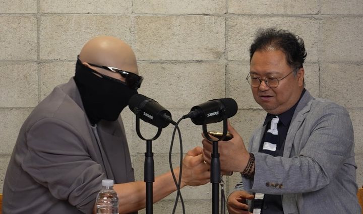 [서울=뉴시스]유튜버 김계란의 증권 계좌에는 과거 11만6000원까지 올랐던 종목이 현재 8990원대까지 폭락한 모습이 담겼다. 사진 피지컬갤러리 유튜브 채널 영상 캡처 *재판매 및 DB 금지