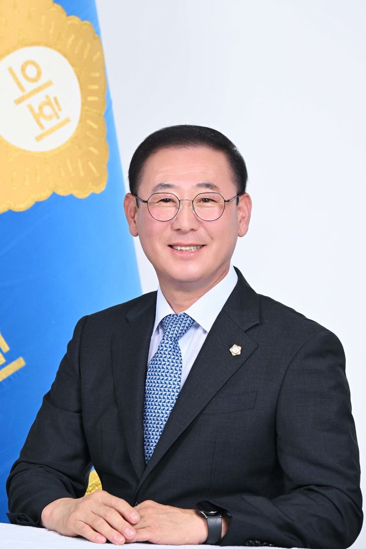 [울산=뉴시스] 울산 울주군의회는 최근 이상우 군의원(부의장)은 서면질문을 통해 울주 전 지역 도시가스 공급 계획과 재원 확보 방안을 행정부에 질의했다고 3일 밝혔다. 사진은 이상우 군의원. (사진= 울주군의회 제공) 2026.09.03.photo@newsis.com *재판매 및 DB 금지