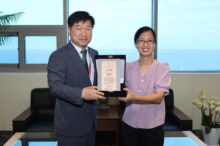 [울산=뉴시스] 한국수력원자력(주) 새울원자력본부(본부장 김상우)는 지역 유공자와 보훈 가족에 대한 다양한 지원을 한 공로로 국가보훈부장관 감사패를 받았다고 3일 밝혔다. (사진= 새울원전 제공) 2026.09.03.photo@newsis.com *재판매 및 DB 금지