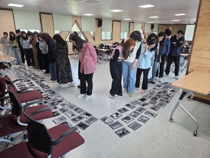 [창녕=뉴시스] 안지율 기자 = 학교 상담자들이 역량 강화 연수를 받고 있다. (사진= 창녕교육지원청 제공) 2026.09.03. photo@newsis.com *재판매 및 DB 금지