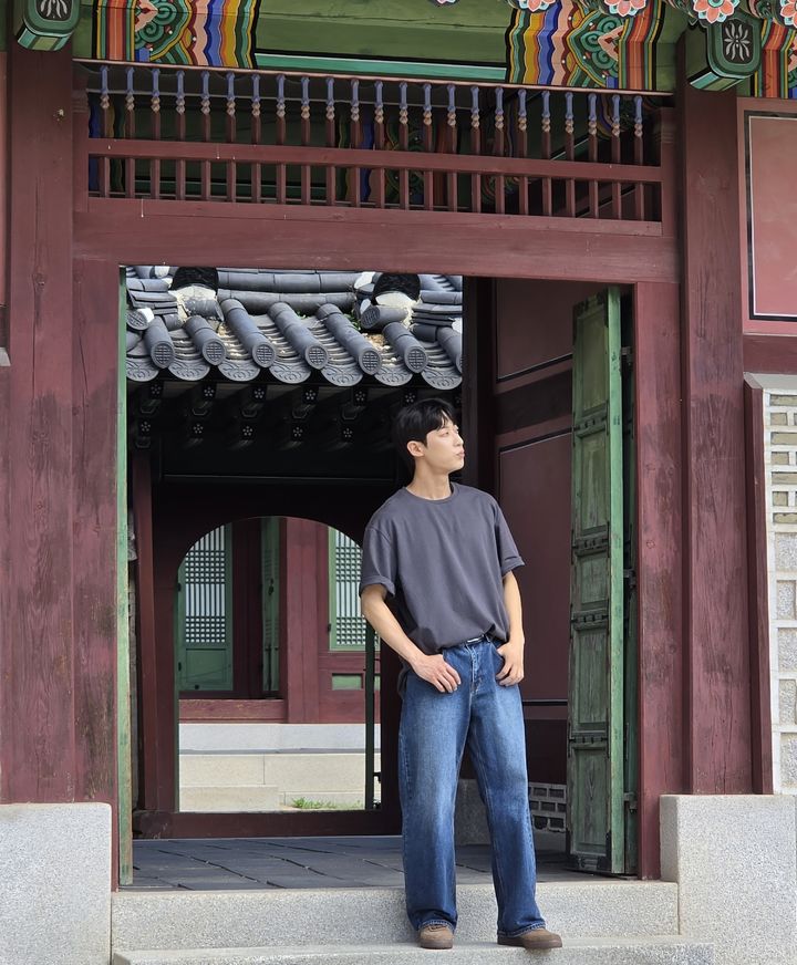 [서울=뉴시스] 윤현성 기자 = 3일 오전 서울 종로구 창덕궁에서 '갤럭시 Z 폴드8 울트라' 카메라를 이용해 삼성전자 모델을 촬영한 결과물. 2026.09.03. hsyhs@newsis.com *재판매 및 DB 금지
