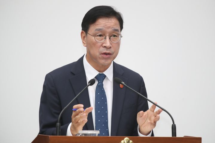 [제주=뉴시스] 위성곤 제주지사가 3일 오후 제주도의회 본회의장에서 제454회 도의회(정례회) 도정질문에서 답변하고 있다. (사진=제주도의회 제공) 2026.09.03. photo@newsis.com *재판매 및 DB 금지