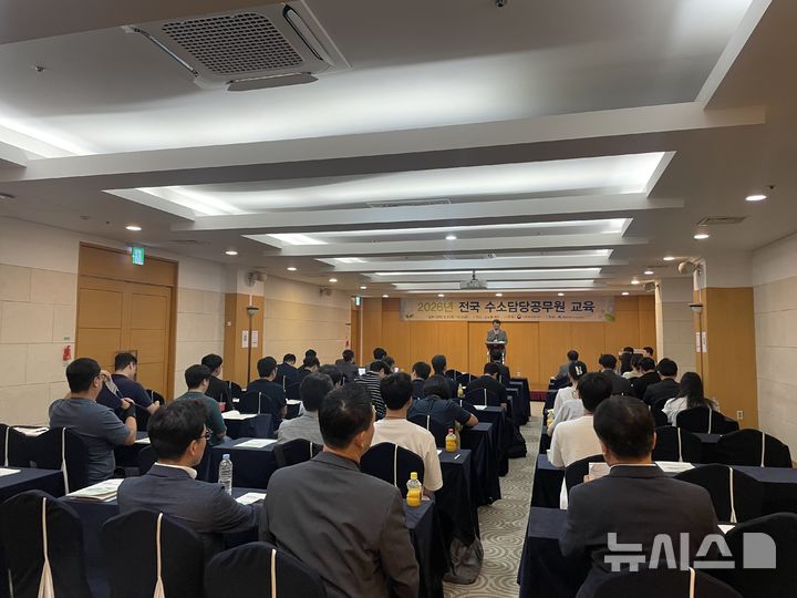 [세종=뉴시스]한국석유관리원은 오는 4일까지 제주에서 전국 지방자치단체 수소담당공무원 등을 대상으로 '2026년 전국 수소담당공무원 교육'을 개최한다.(사진=석유관리원 제공)