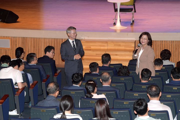 [전남광주=뉴시스] 전남광주통합특별시는 3일 오전 시 광주청사에서 전 직원이 함께하는 '공감 톡톡'을 열었다. (사진=전남광주시 제공) 2026.09.03. photo@newsis.com *재판매 및 DB 금지