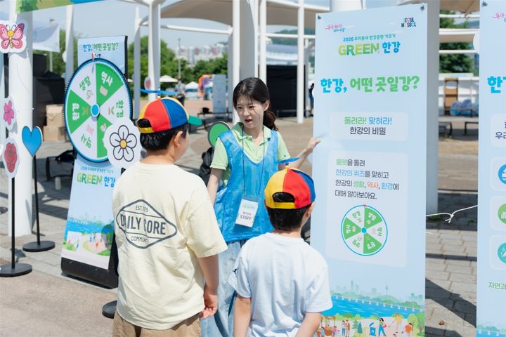 [서울=뉴시스] 우리동네 한강공원 가꾸기 행사 장면. (사진=서울시 제공) 2026.09.04. photo@newsis.com *재판매 및 DB 금지