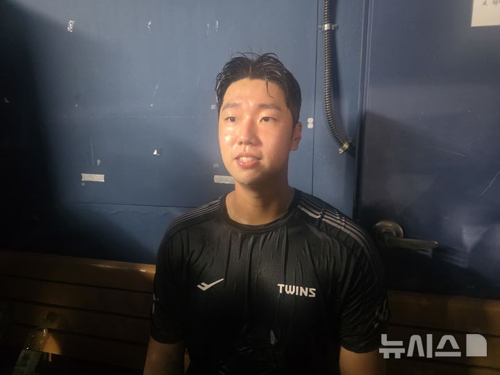 [서울=뉴시스] 김희준 기자 = 프로야구 LG 트윈스의 박시원이 3일 잠실구장에서 열린 두산 베어스와의 경기를 마친 뒤 인터뷰를 하고 있다. 2026.09.03jinxijun@newsis.com