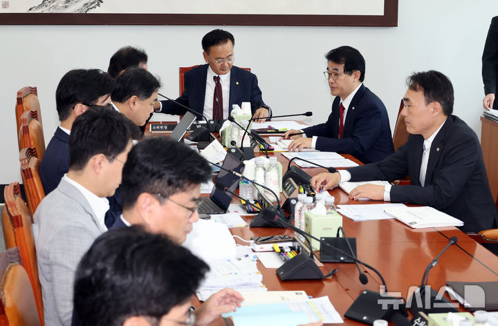 [서울=뉴시스] 최진석 기자 = 유상범 국회 예결위 2025회계연도 결산심사소위원회 위원장이 3일 여의도 국회에서 열린 제439회국회(정기회) 예산결산특별위원회 제2차 2025회계연도 결산심사소위원회를 주재하고 있다. 2026.09.03. myjs@newsis.com