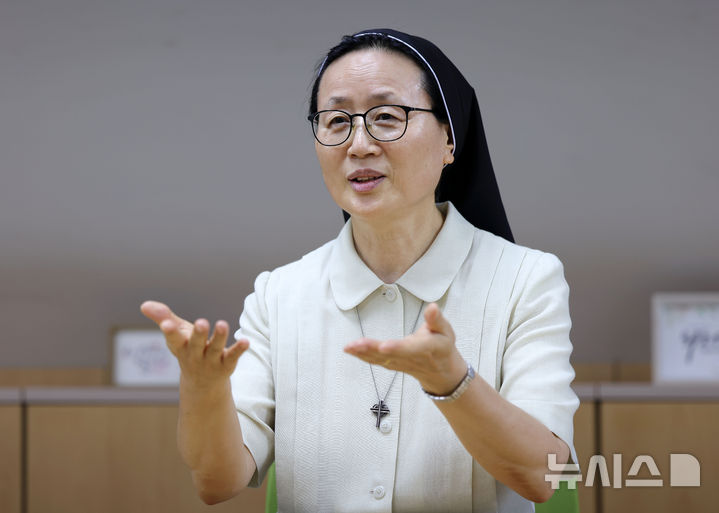 [서울=뉴시스] 홍효식 기자 = '착한목자수녀회' 소속 조미애 수녀가 지난 2일 서울 중구 천주교 서울대교구청에서 뉴시스와 인터뷰를 하고 있다. 2026.09.06. yesphoto@newsis.com