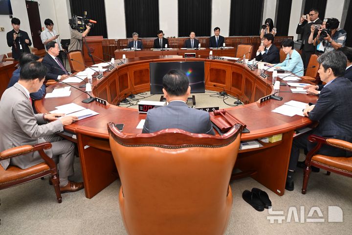 [서울=뉴시스] 국회사진기자단 = 3일 오전 서울 여의도 국회에서 정보위원회 제2차 전체회의가 열리고있다. 2026.09.03. photo@newsis.com