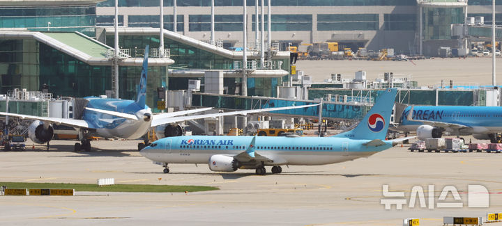 [인천=뉴시스] 전신 기자 = 대한항공 항공기가 인천공항 계류장에서 대기 중이다. 2026.09.03. photo1006@newsis.com