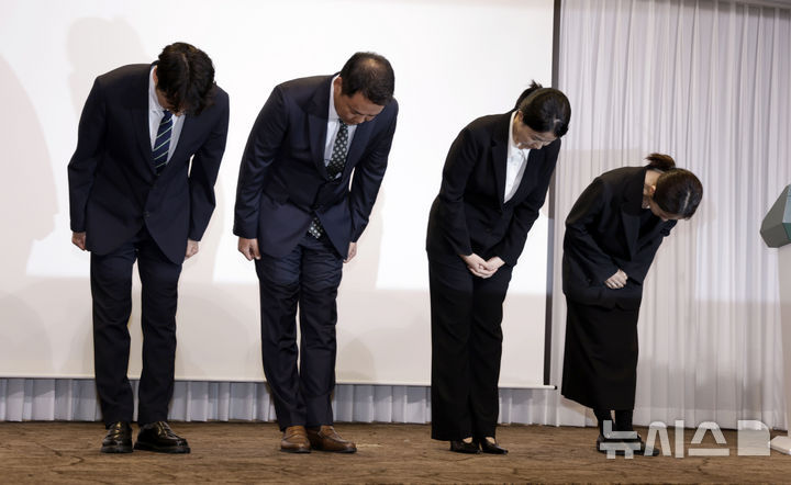 [서울=뉴시스] 최동준 기자 = 최주희 티빙 대표를 비롯한 경영진이 3일 서울 중구 코리아나호텔에서 개인정보 유출 사고와 관련해 공식 사과를 하고 있다. 2026.09.03. photocdj@newsis.com