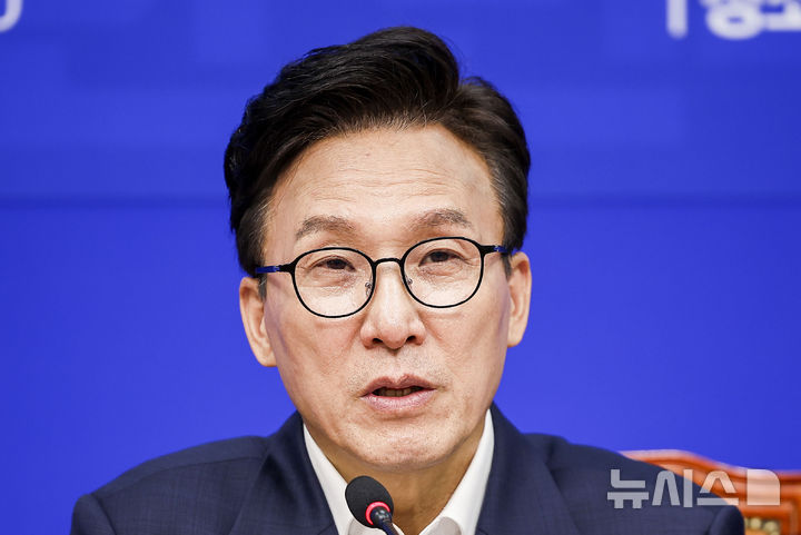 [서울=뉴시스] 정병혁 기자 = 김민석 더불어민주당 대표가 3일 서울 여의도 국회에서 열린 정치제도개혁추진단 1차 회의에서 발언하고 있다. 2026.09.03. jhope@newsis.com