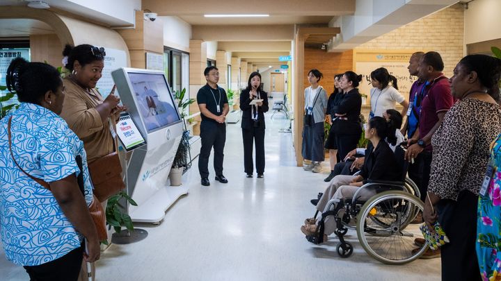 [세종=뉴시스]지난해 9월25일 서울장애인종합복지관에서 진행된 피지·라오스 장애 분야 전문가 대상 유엔장애인권리협약(UNCRPD) 심화 연수 모습. (사진=한국장애인개발원 제공) 2026.09.04. photo@newsis.com *재판매 및 DB 금지