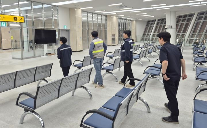 충주역사 점검하는 코레일 충북본부 *재판매 및 DB 금지