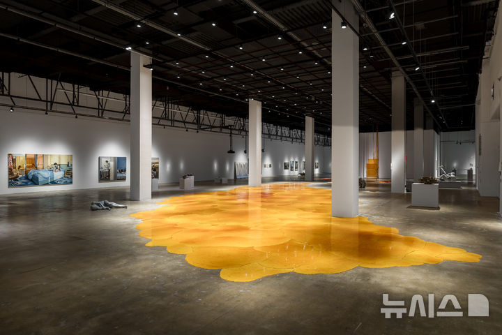 [전남광주=뉴시스] 광주비엔날레재단은 4일 개막식을 시작으로 11월15일까지 제16회 광주비엔날레 전시를 연다고 밝혔다. 사진은 제16회 광주비엔날레 제1전시실 전경. (사진 = 광주비엔날레 재단 제공) 2026.09.04. photo@newiss.com