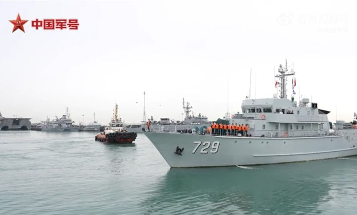 [서울=뉴시스] 중국 인민해방군(PLA) 해군의 소해정(기뢰 제거 선박) 치수이함이 지난해 5월 14일 중국-싱가포르 ‘해상협력 훈련 2025’을 위해 창이 해군기지를 출항하고 있다.(출처: 중국군 웨이보 차이나 버글·글로벌 타임스 홈페이지 캡처)2026.09.04. *재판매 및 DB 금지
