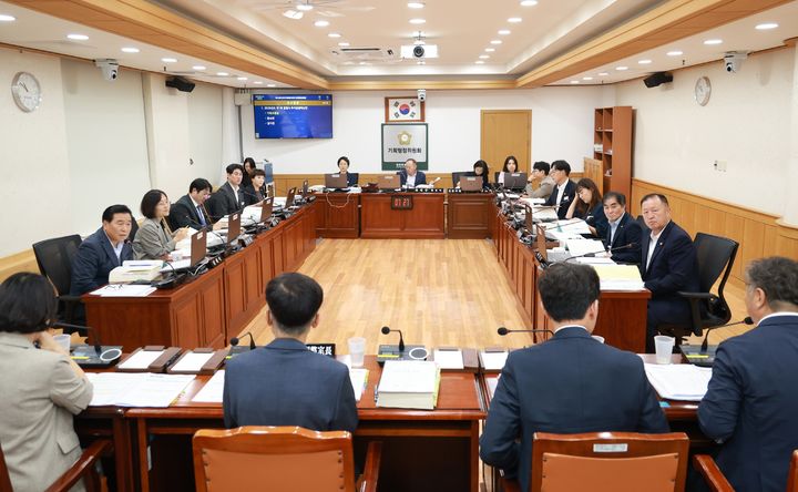 창원시의회 기획행정위, 추경 심사 완료