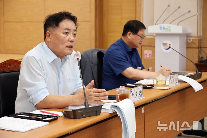 [장흥=뉴시스] 사순문 장흥군수가 '2027년 본예산 편성 주요업무 보고회'를 주재하고 있다. (사진=장흥군 제공) photo@newsis.com *재판매 및 DB 금지