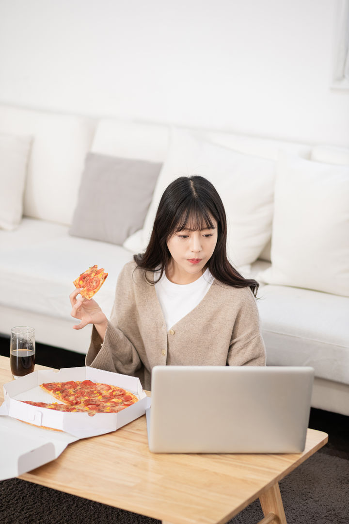 [서울=뉴시스] 경제활동을 하는 1인가구의 평균 순자산이 3억6000만원에 달하는 것으로 나타났다. 기사 내용 이해를 돕기 위한 이미지. (사진출처=유토이미지) *재판매 및 DB 금지