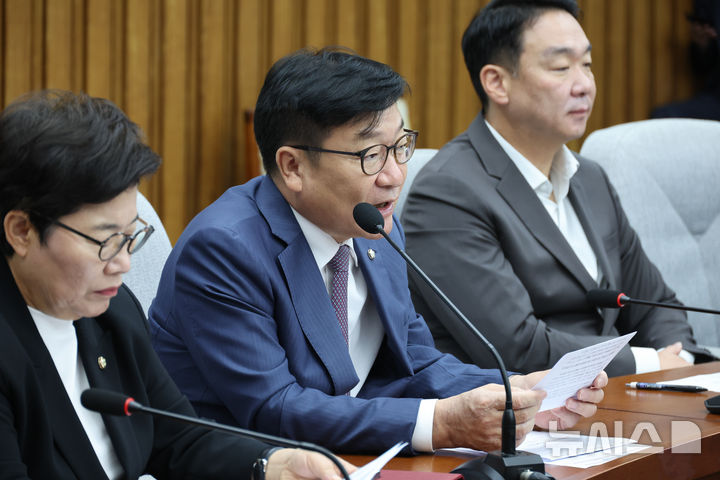 [서울=뉴시스] 최진석 기자 = 정점식 국민의힘 원내대표가 4일 여의도 국회에서 열린 원내대책회의에서 발언하고 있다. 2026.09.04. myjs@newsis.com