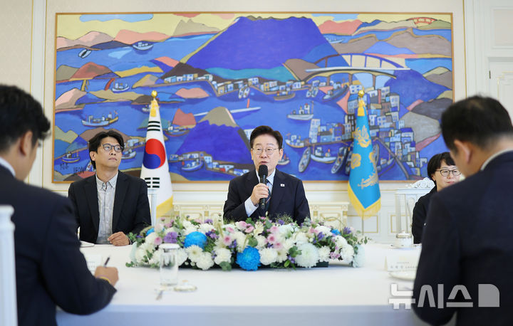 [서울=뉴시스] 김진아 기자= 이재명 대통령이 4일 청와대에서 열린 시민사회 초청 간담회에서 인사말을 하고 있다. (청와대통신사진기자단) 2026.09.04. bluesoda@newsis.com