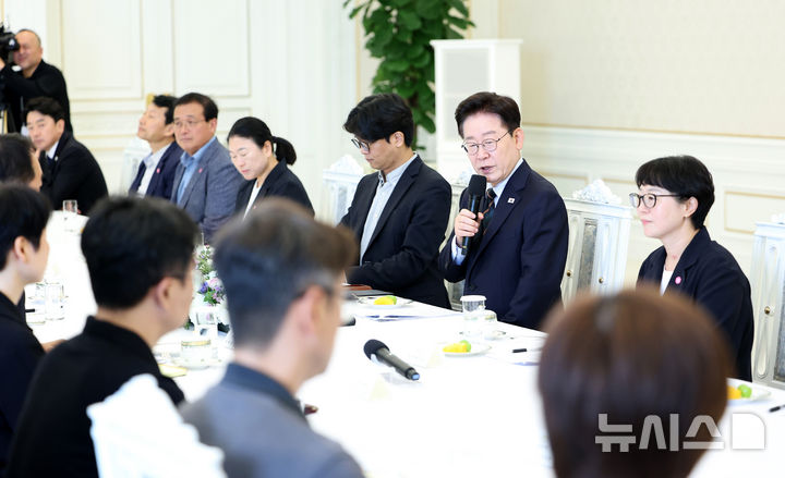 [서울=뉴시스] 김진아 기자= 이재명 대통령이 4일 청와대에서 열린 시민사회 초청 간담회에서 인사말을 하고 있다. (청와대통신사진기자단) 2026.09.04. bluesoda@newsis.com