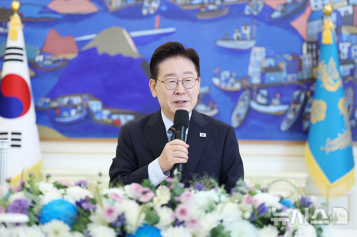 [서울=뉴시스] 김진아 기자= 이재명 대통령이 4일 청와대에서 열린 시민사회 초청 간담회에서 인사말을 하고 있다. (청와대통신사진기자단) 2026.09.04. bluesoda@newsis.com