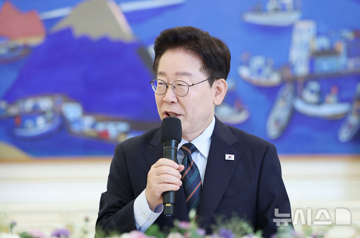 [서울=뉴시스] 김진아 기자= 이재명 대통령이 4일 청와대에서 열린 시민사회 초청 간담회에서 인사말을 하고 있다. (청와대통신사진기자단) 2026.09.04. bluesoda@newsis.com