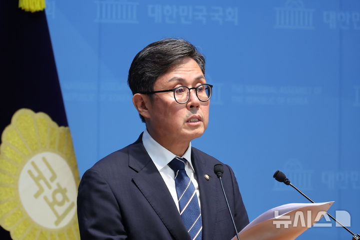 [서울=뉴시스] 최진석 기자 = 안도걸 더불어민주당 의원이 4일 여의도 국회 소통관에서 2027년도 예산안 관련 기자회견을 하고 있다. 2026.09.04. myjs@newsis.com