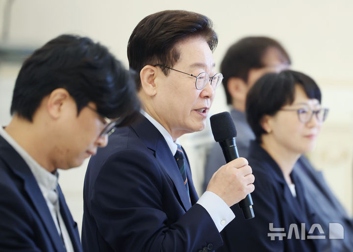 [서울=뉴시스] 김진아 기자= 이재명 대통령이 4일 청와대에서 열린 시민사회 초청 간담회에서 인사말을 하고 있다. (청와대통신사진기자단) 2026.09.04. bluesoda@newsis.com