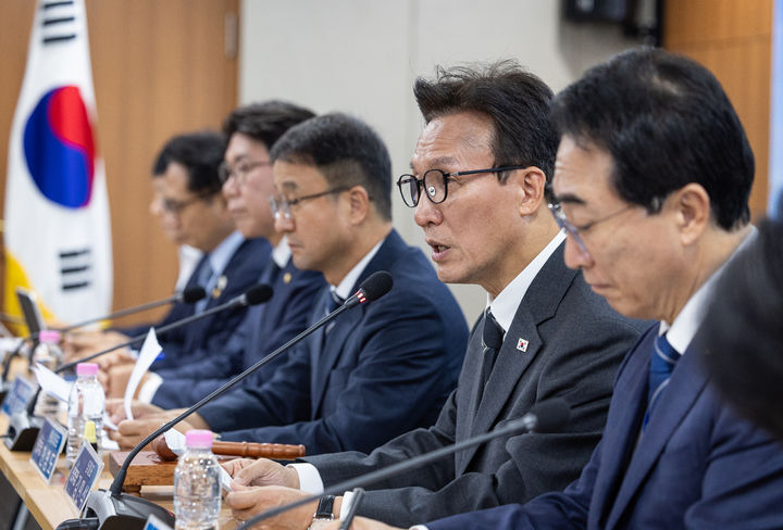 [서울=뉴시스] 고범준 기자 = 김민석 더불어민주당 대표가 4일 충남도청 상황실에서 열린 최고위원회의에서 발언하고 있다. (사진=더불어민주당 제공) 2026.09.04. photo@newsis.com *재판매 및 DB 금지