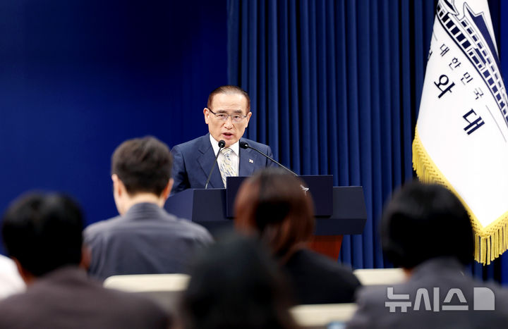 [서울=뉴시스] 김진아 기자= 위성락 국가안보실장이 4일 청와대 춘추관에서 이재명 대통령의 9월 프랑스 방문 사전 브리핑을 하고 있다. 2026.09.04. bluesoda@newsis.com