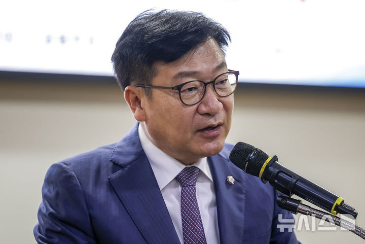 [서울=뉴시스] 정병혁 기자 = 정점식 국민의힘 원내대표가 4일 서울 여의도 국회 의원회관에서 열린 북한인권법 실태와 정상화를 위한 토론회에서 인사말을 하고 있다. 2026.09.04. jhope@newsis.com