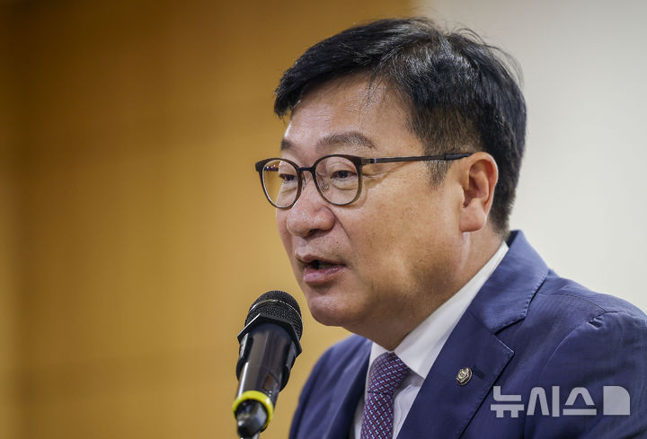 [서울=뉴시스] 정병혁 기자 = 정점식 국민의힘 원내대표가 4일 서울 여의도 국회 의원회관에서 열린 북한인권법 실태와 정상화를 위한 토론회에서 인사말을 하고 있다. 2026.09.04. jhope@newsis.com