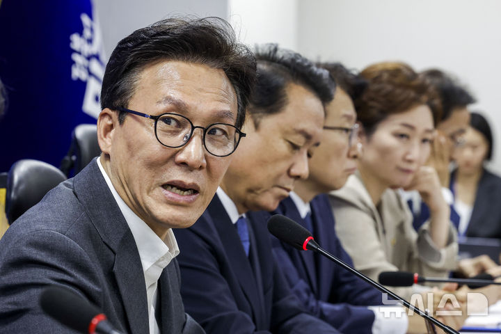 [서울=뉴시스] 정병혁 기자 = 김민석 더불어민주당 대표가 4일 서울 여의도 국회에서 열린 메가성장특별위원회 당정협의회에서 발언하고 있다. 2026.09.04. jhope@newsis.com