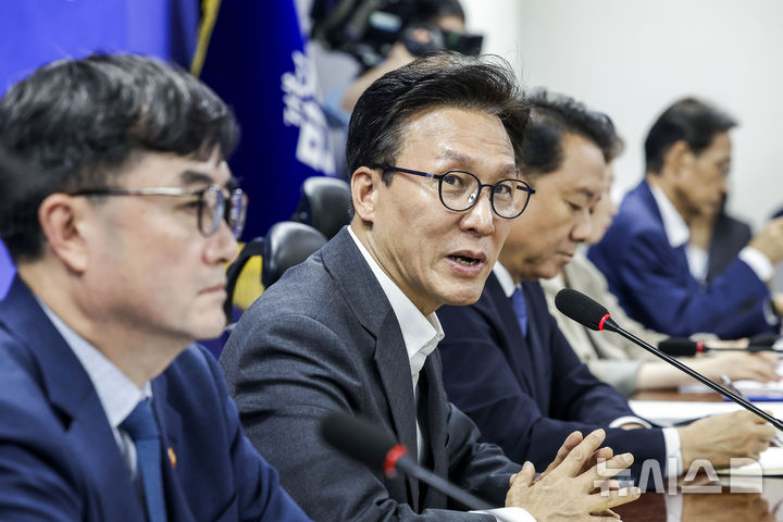 [서울=뉴시스] 정병혁 기자 = 김민석 더불어민주당 대표가 4일 서울 여의도 국회에서 열린 메가성장특별위원회 당정협의회에서 발언하고 있다. 2026.09.04. jhope@newsis.com